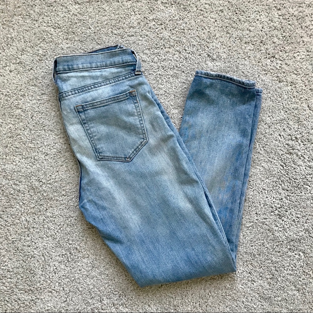 Gap Light Indigo Girlfriend Jeans Size 27